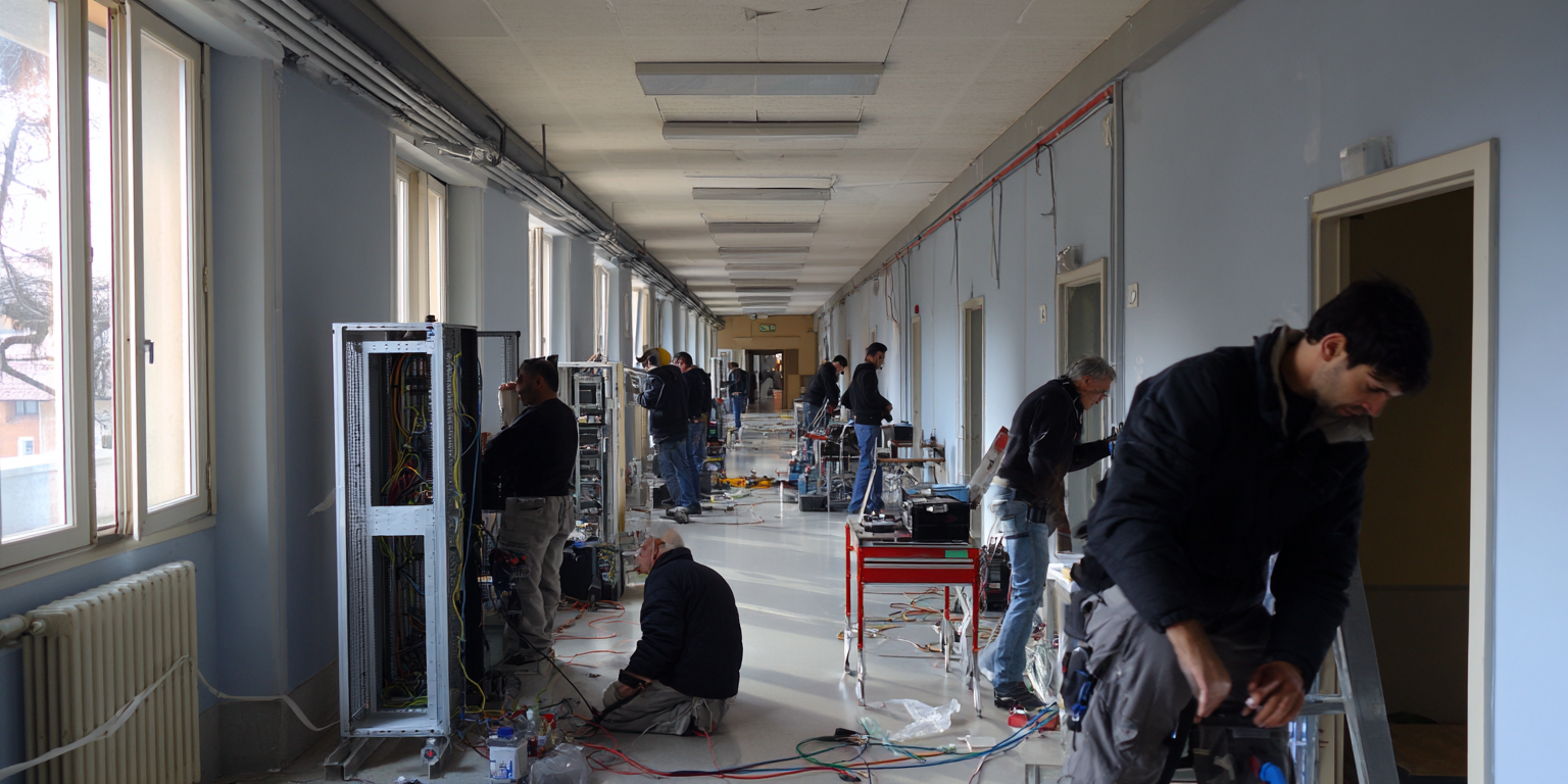 fabrizio fase di messa in opera in un edificio scolastico uno c7b17b07 77f4 4f11 89ee 2f11ef311824 1